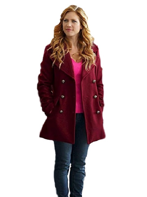 Anna Kendrick Wearing a Maroon Wool Coat in Pitch Perfect 3