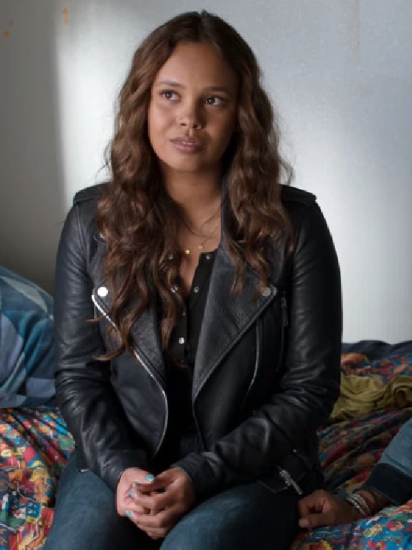 Alisha Boe Wearing Black Leather Jacket In TV Series 13 Reasons Why