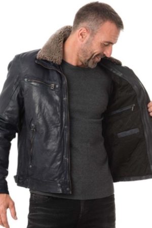 A Men Wearing Fur Collar Black Leather Jacket