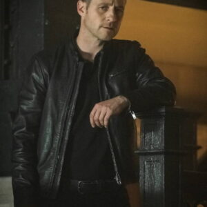 Ben McKenzie Wearing Black Leather Jacket In Gotham Series