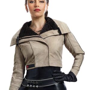 Emilia Clarke Wearing Leather Jacket In Solo: A Star Wars Story as Qi'ra