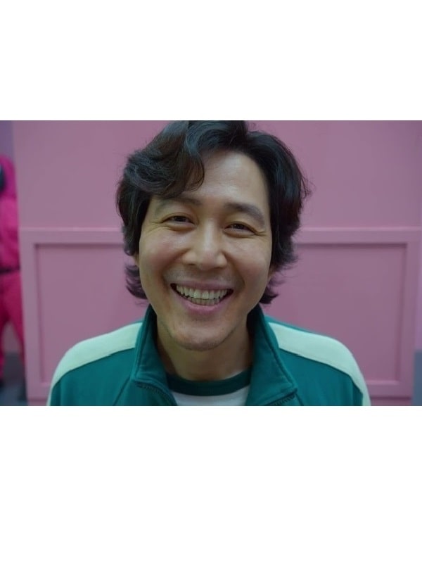 Actor Lee Jung-jae Wearing Green Tracksuit In Squid Game as Seong Gi-hun