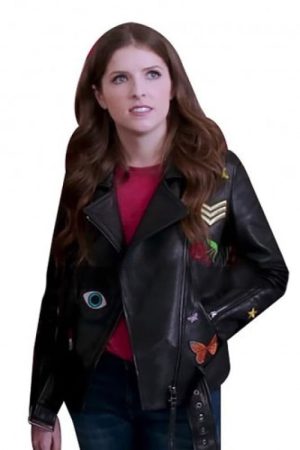Anna Kendrick Wearing Black Leather Patches Jacket In Pitch Perfect as Beca