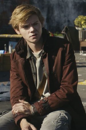 Thomas Brodie-Sangster Wearing Brown Cotton Jacket In Maze Runner: The Death Cure as Newt