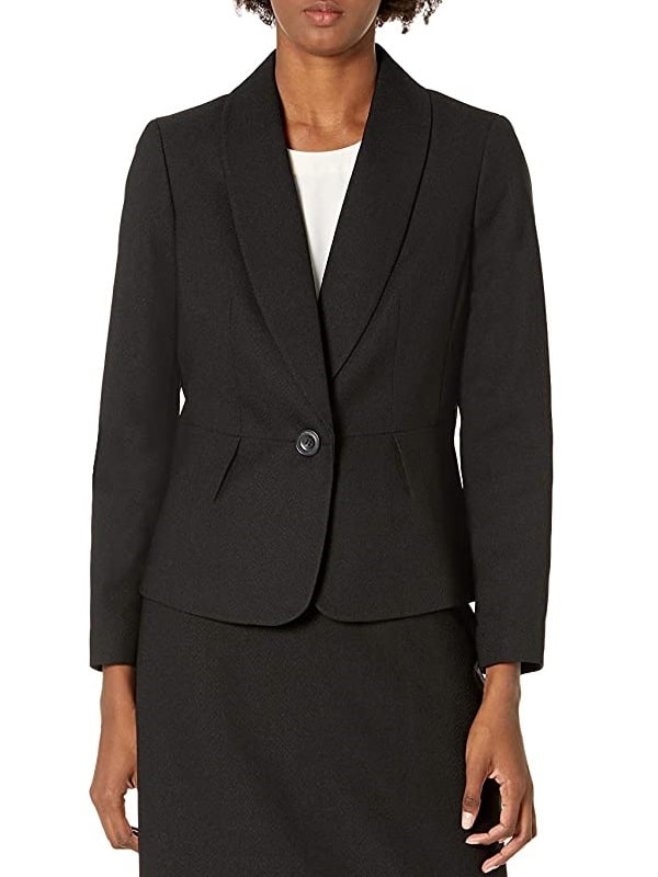 A Women Wearing 1 Button Shawl Collar Suit