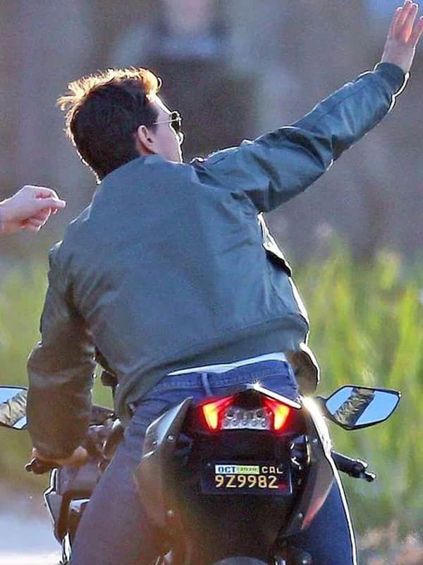 Tom Cruise Wearing Green Jacket In Film Top Gun as Maverick