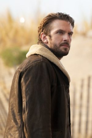 Actor Dan Stevens Wearing Fur Collar Brown Leather Jacket In Solos TV Series as Otto