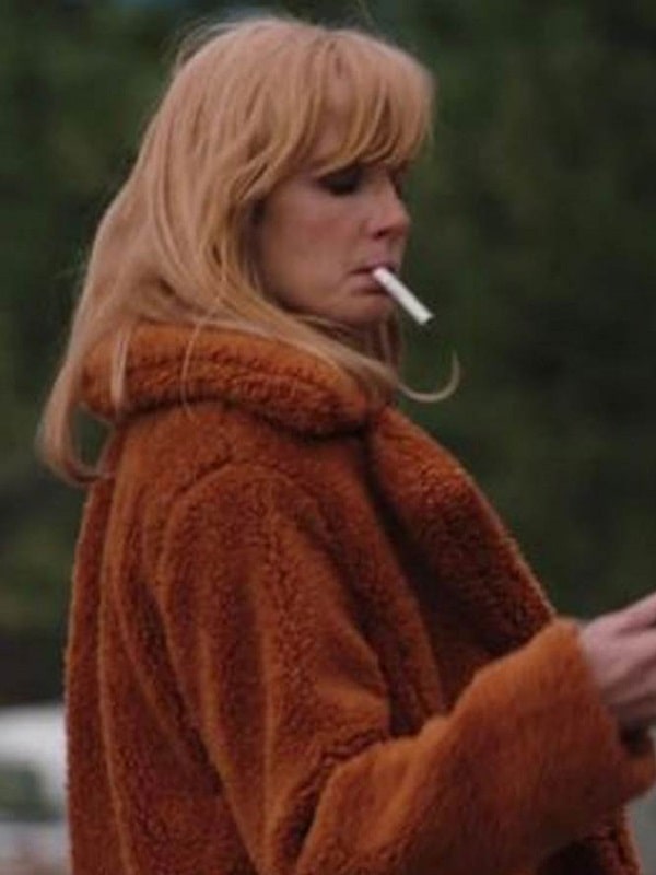 Kelly Reilly Wearing Brown Fluffy Jacket In Yellowstone as Beth Dutton